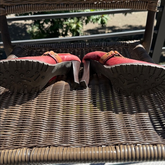 Kenneth Cole Reaction Burgundy Mary Jane Heels 7.5 - Picture 5 of 9